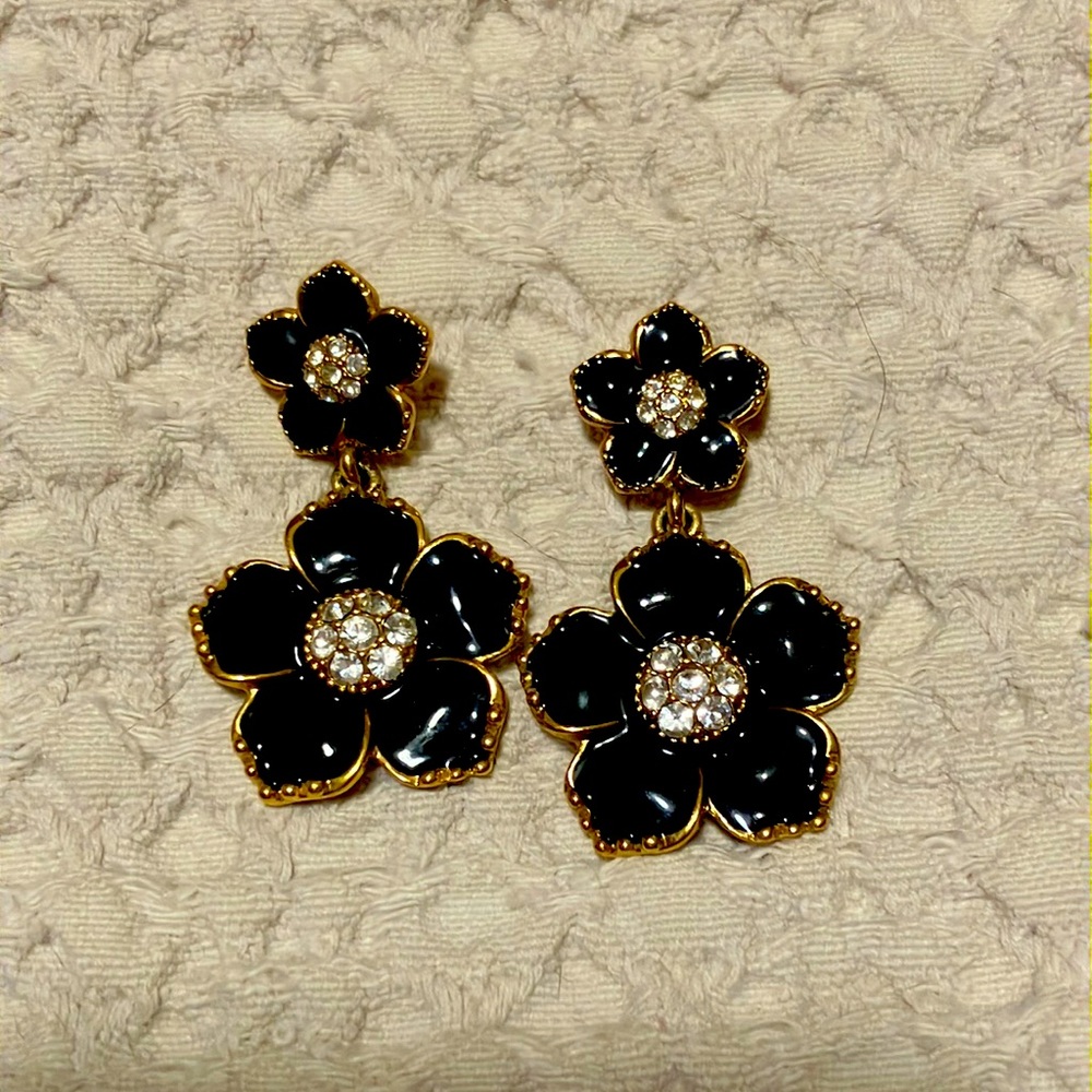 Kate Spade black, gold and rhinestone floral earring.